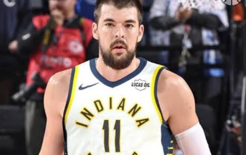 世界赛赛程-祖巴茨快船生涯数据：场均11.4分9.3板1盖帽，一次防守二阵